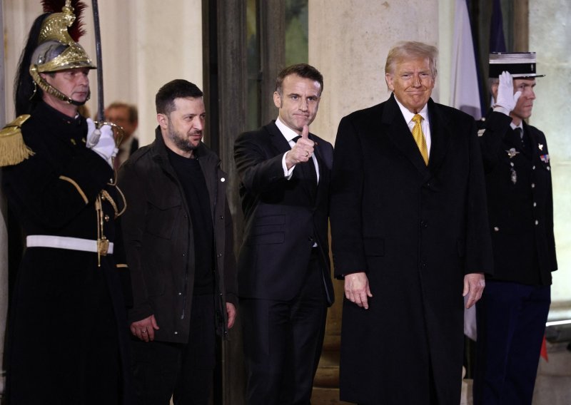 Trump se sastao s Macronom i Zelenskim: 'Čini se da svijet pomalo luduje'