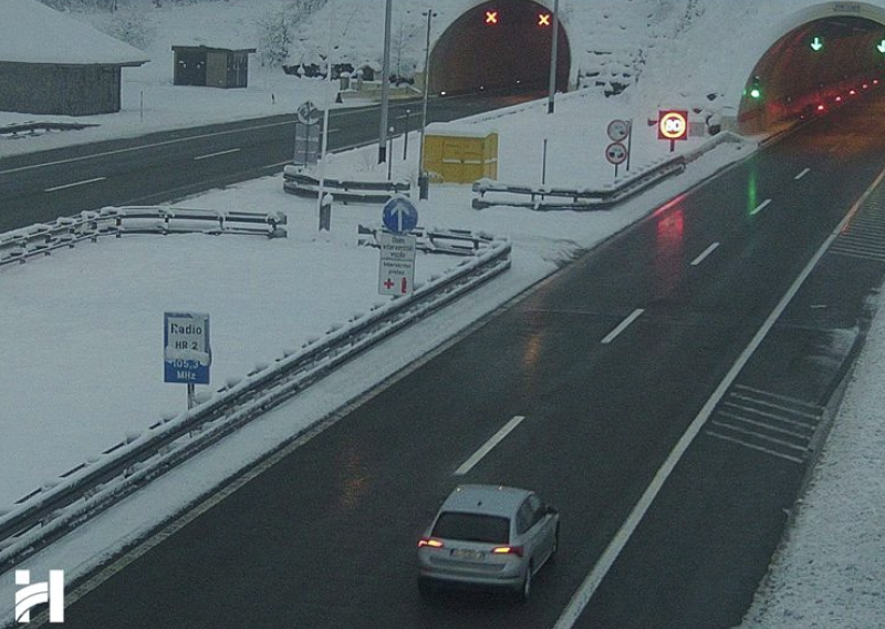 Zapalio se auto na A6 kod odmorišta Ravna Gora; Nesreća i kod čvora Sveta Helena