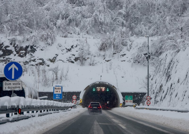 Sniježi u Lici, Gorskom kotaru i Slavoniji