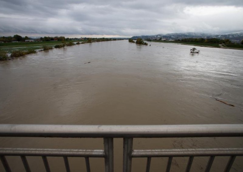 Stiže vodeni val, počela evakuacija kod Varaždina