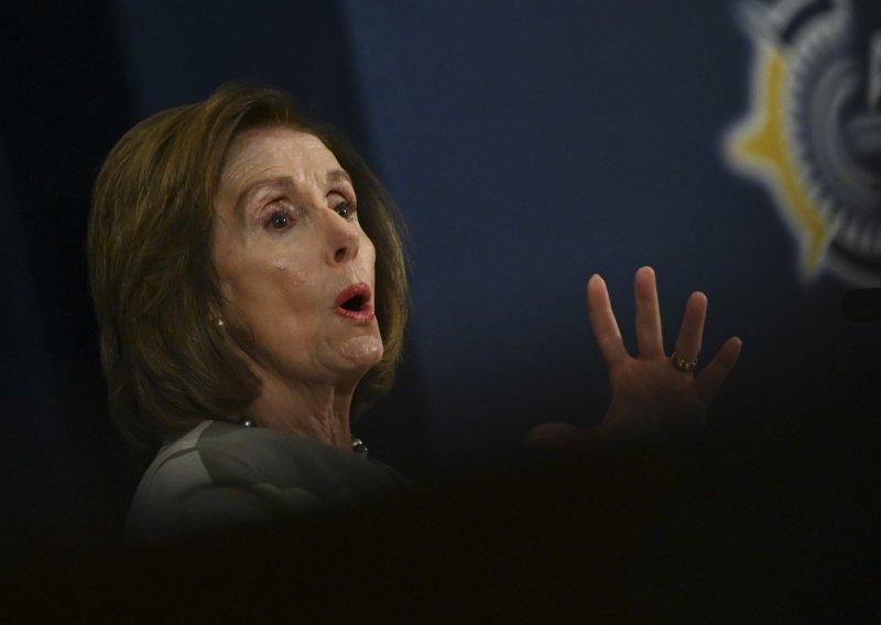 Nancy Pelosi završila u bolnici tijekom službenog putovanja u Luksemburg