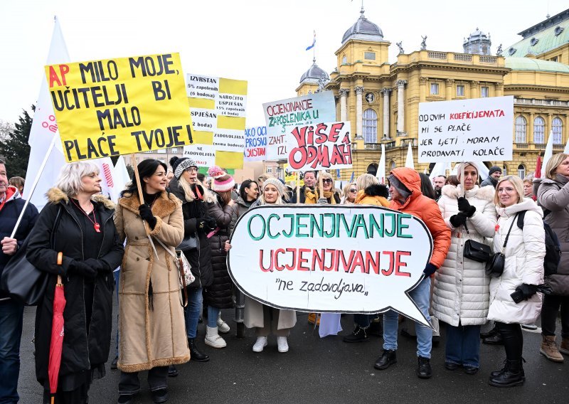 'Pokvarena vlast krade budućnost': Pogledajte poruke na transparentima upućene Plenkoviću