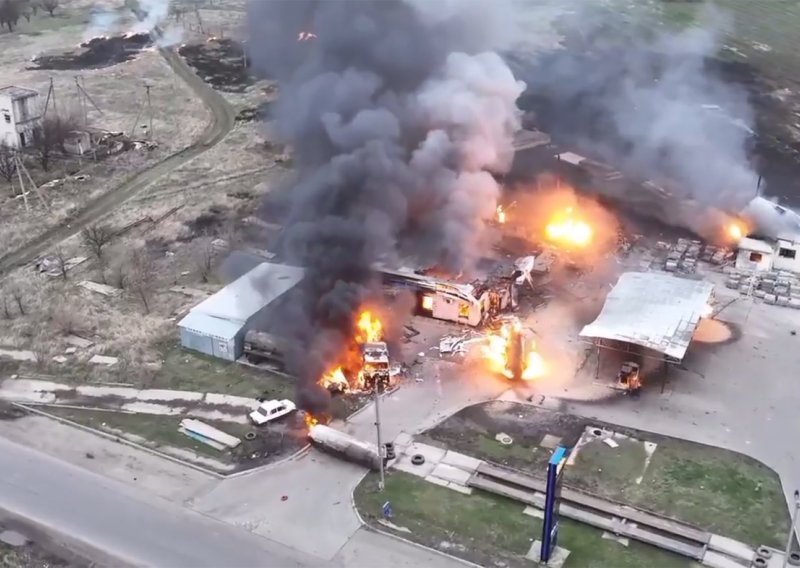 Ukrajina pokrenula masovni napad dronovima na skladište goriva u Rusiji; Poljska diže NATO-ove avione