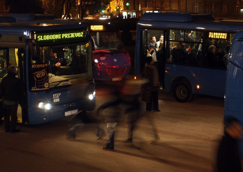 U centru Zagreba sudarili se ZET-ov autobus i auto, ima ozlijeđenih