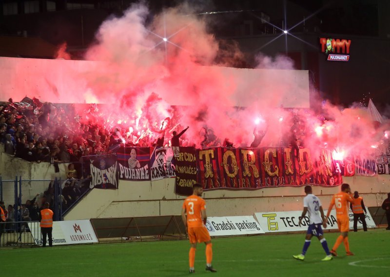 Hajduk se oglasio: 'Skandalozno! Uvrijedili ste navijače našeg kluba'