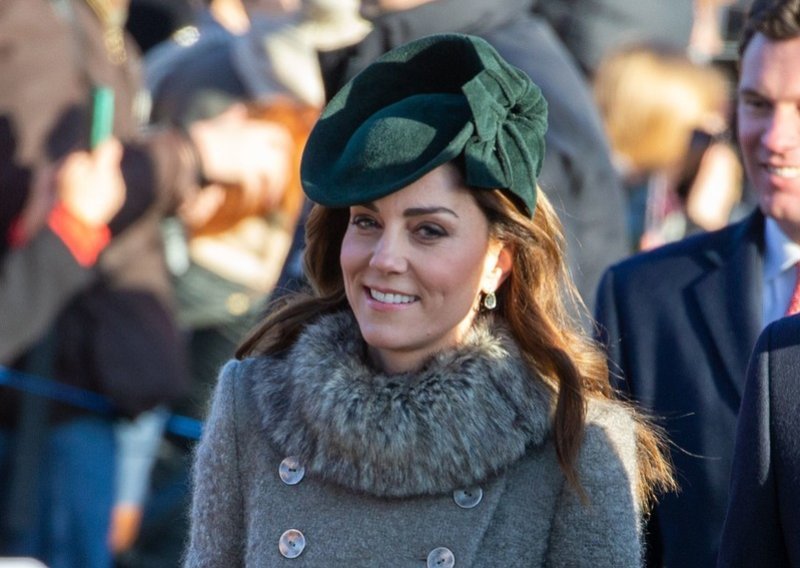 Evo zašto je Kate Middleton požalila svoj božićni outfit iz 2019.