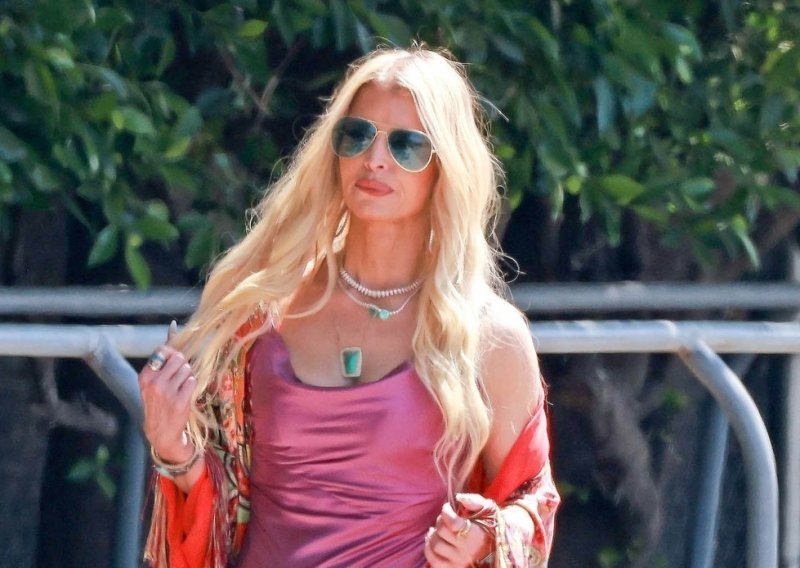 Jessica Simpson vraća se u glazbene vode, ali svi pričaju o njezinom izgledu