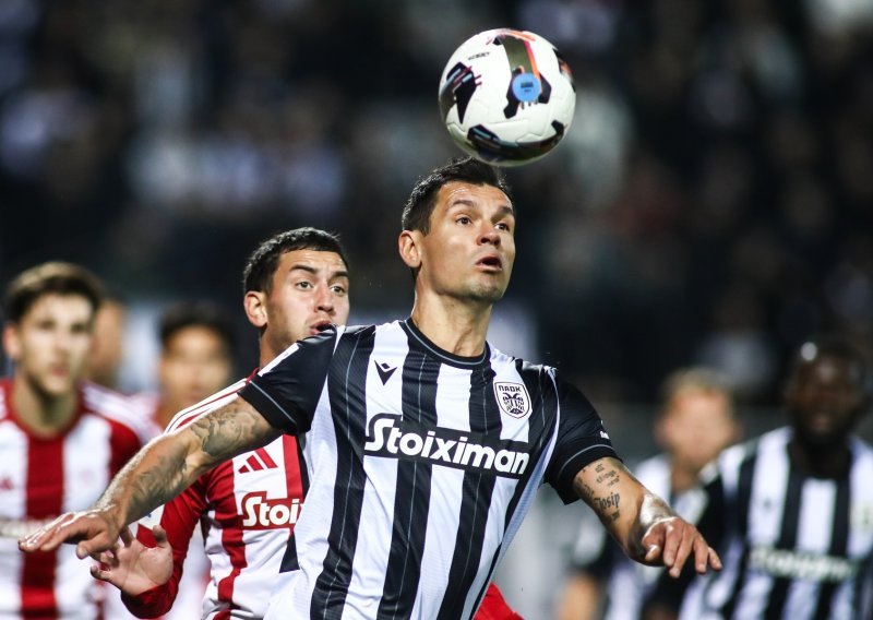 Dejan Lovren zaradio crveni karton, a trener PAOK-a poludio: Ovo je sramota!