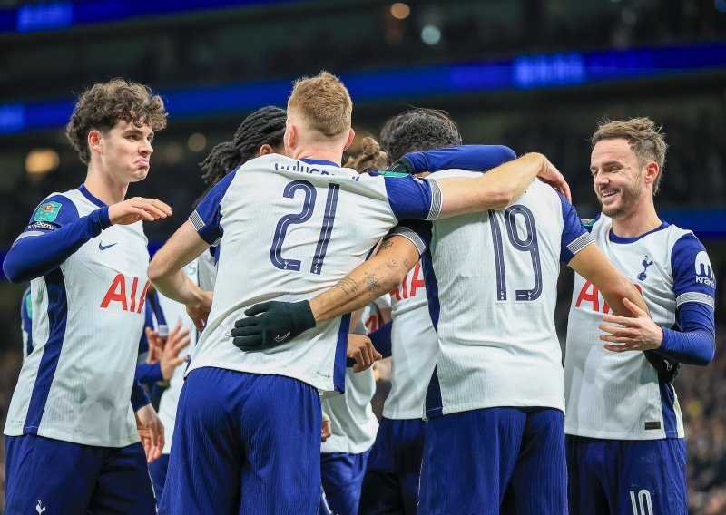 Tottenham u ludoj utakmici izbacio Manchester United, palo je sedam golova