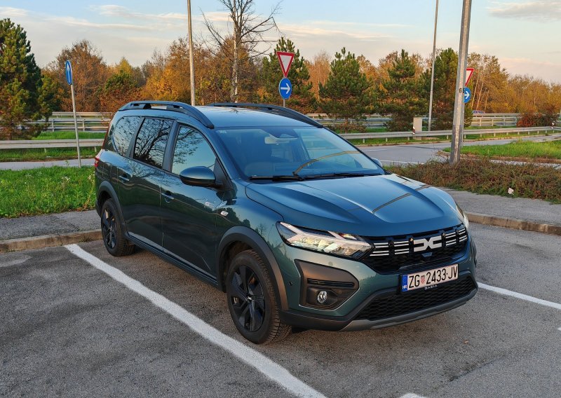 Vozili smo Daciju Jogger 1.0 ECO-G 100: Pristupačan obiteljski auto C-segmenta s dvogorivnim motorom