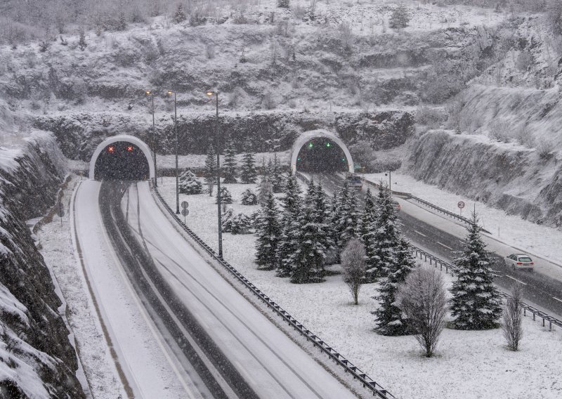 Stigao snježni ponedjeljak: U nekim dijelovima moglo bi napadati do pola metra