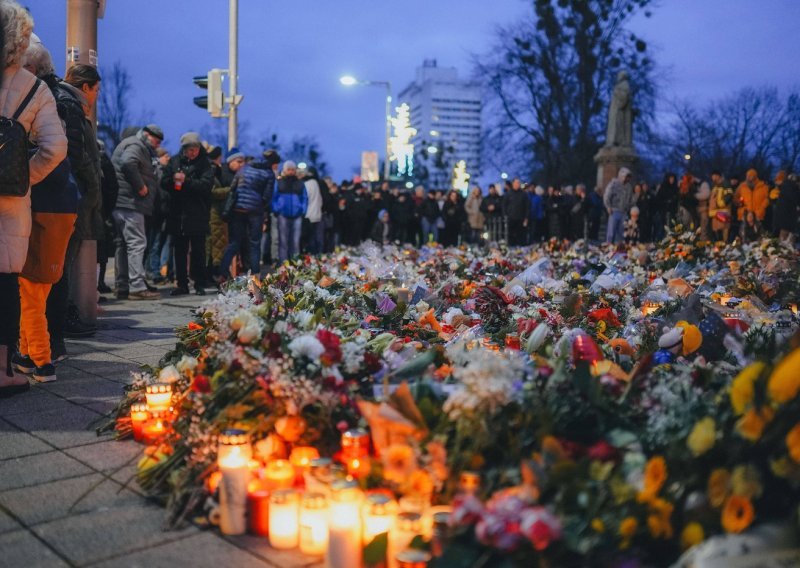 Tisuće ljudi formirale ljudski lanac u znak sjećanja na žrtve napada u Magdeburgu