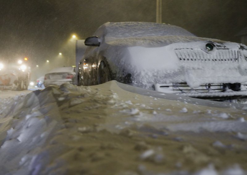 Promet i dalje u kaosu: Zatvoren dio A1, prema Dalmaciji mogu samo osobna vozila