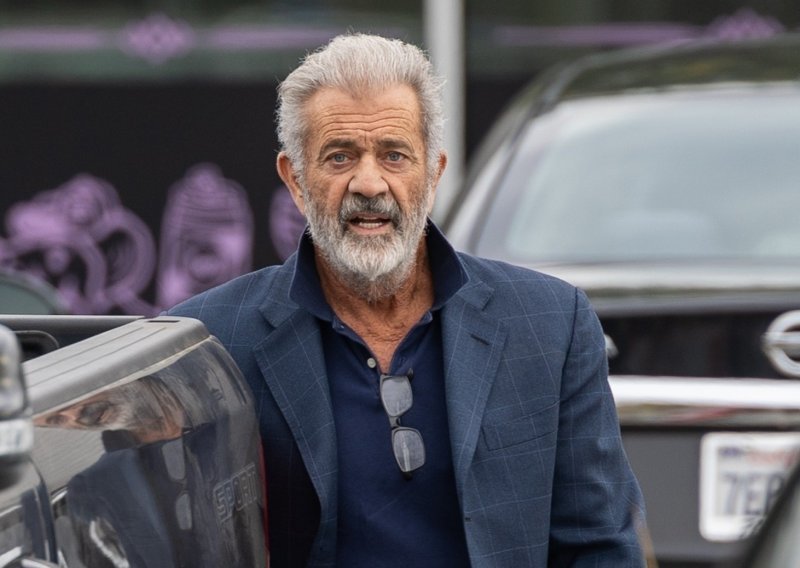 Gotovo neprepoznatljiv: Slavni Mel Gibson uhvaćen u božićnom šopingu