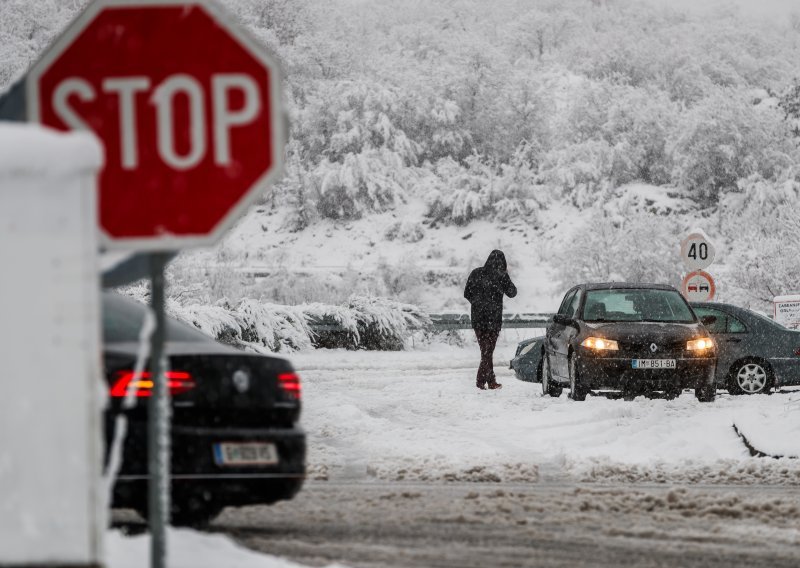 Snježni kaos na Balkanu: Prekinuto spašavanje planinara, ostali su na visini od 1700 m