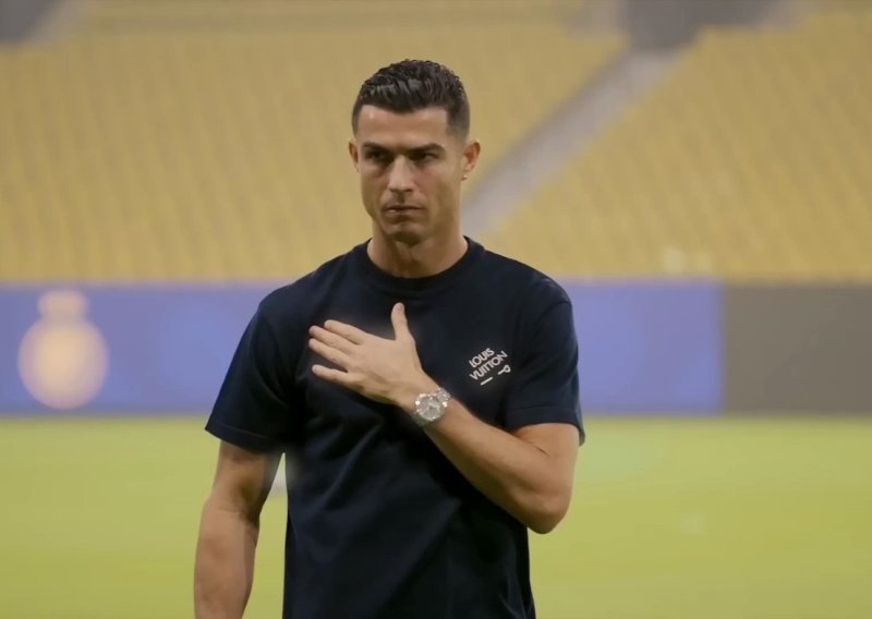 Ronaldo otkrio gdje čeka Božić i u ekstremnim uvjetima skinuo se do pasa