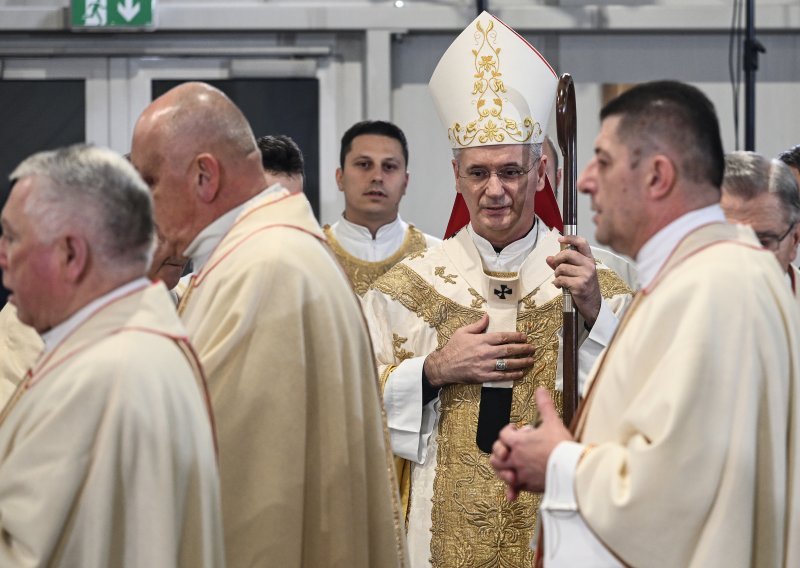 Nadbiskup Kutleša na polnoćki se osvrnuo na tragediju u OŠ Prečko