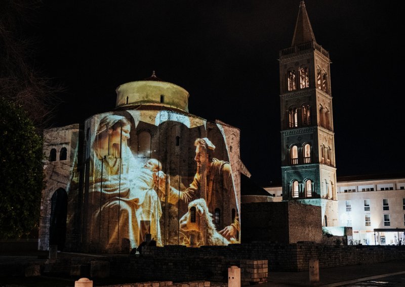 Zadar kakav je oduvijek bio: veseo, raspjevan, mirisan i u bojama blagdanskog šušura