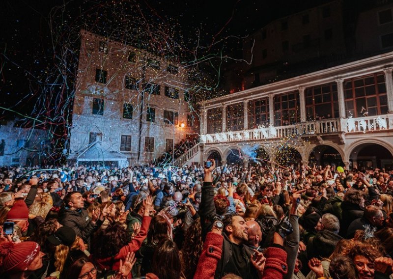 Šibenik spreman za doček Nove: Mario Biondi, Savana Funk, Silente i BluVinil