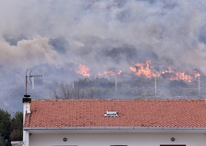 Požar kod Žrnovnice lokaliziran, poznat uzrok?