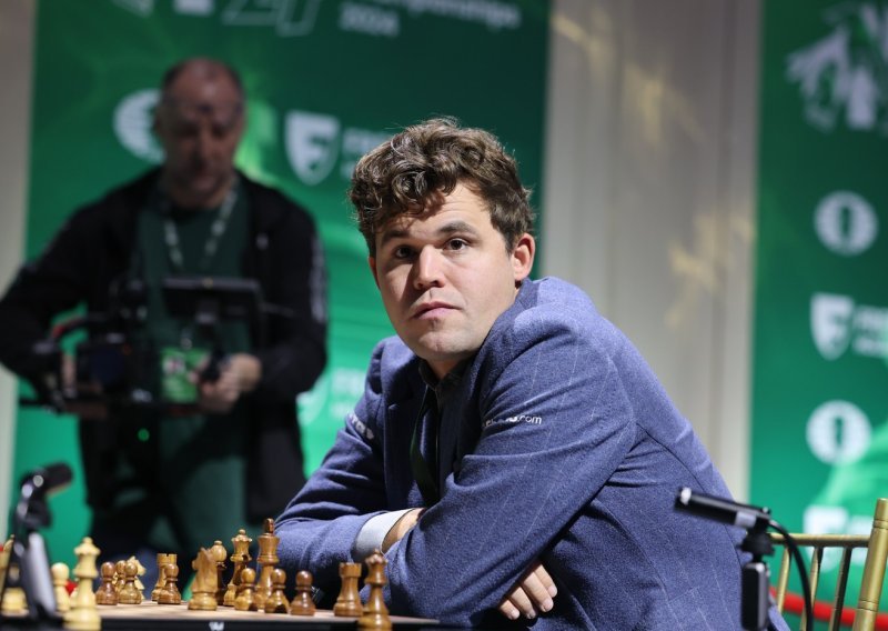 Šahovski velemajstor Magnus Carlsen napustio turnir zbog drame oko traperica