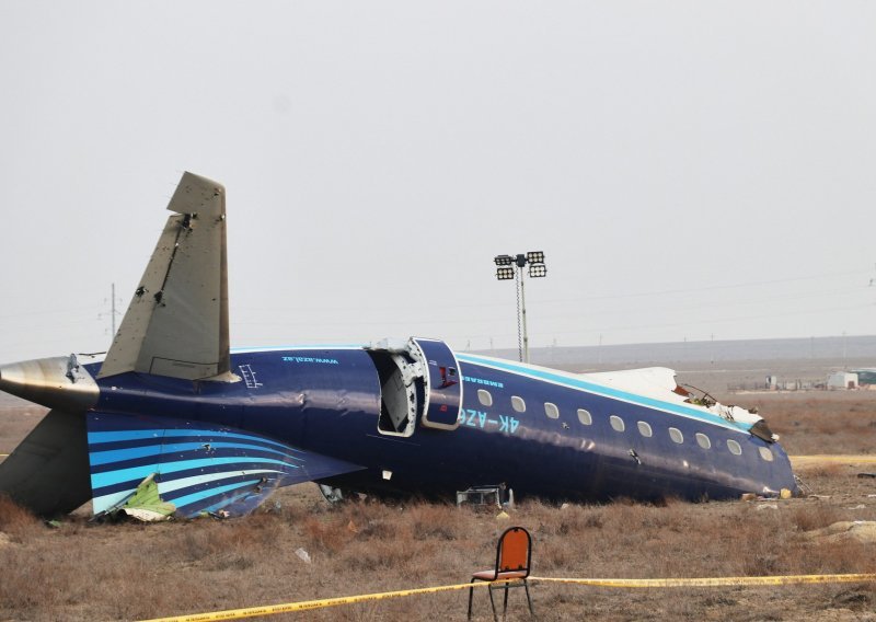 Novi detalji nesreće azerbajdžanskog aviona: Ruska raketa oborila avion