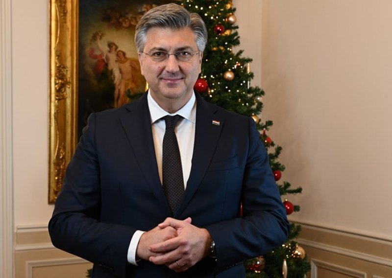 Plenković poslao novogodišnju čestitku, evo što je poručio građanima