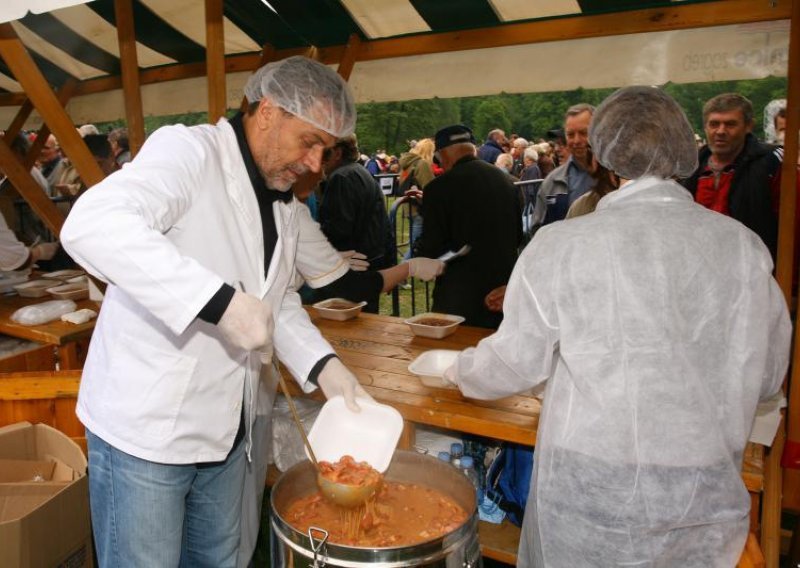 Bandić si smanjio plaću da može smanjiti svima