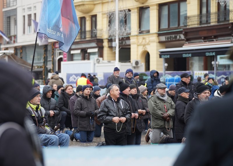 Zagrebačka policija oglasila se oko sukoba molitelja i prosvjednika