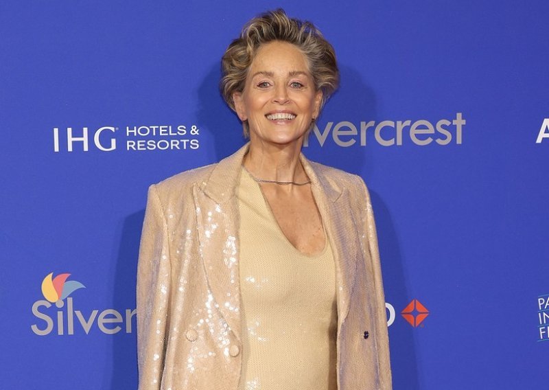 Sharon Stone nikad nije izgledala bolje, a ovom haljinom zasjenila je sve