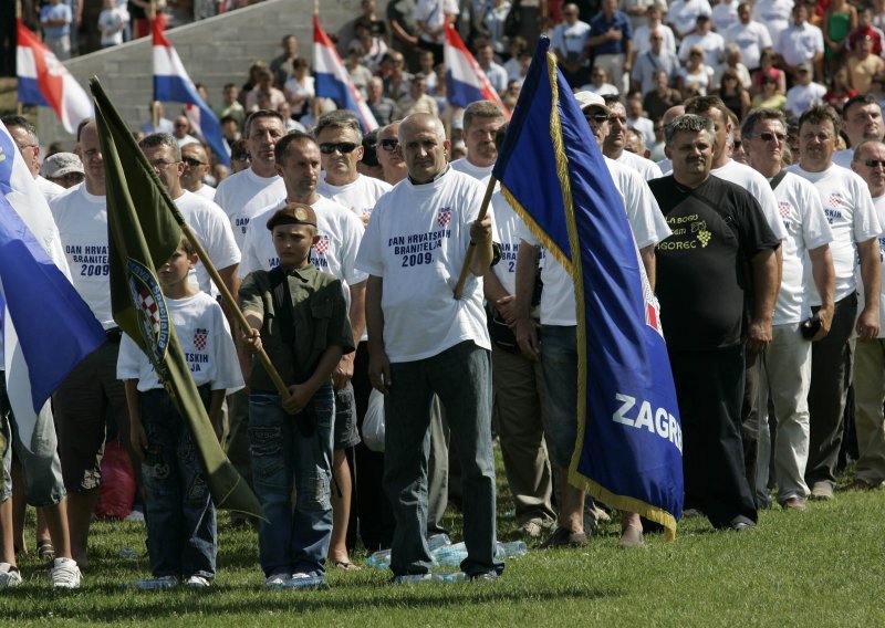 'Vlada rasprodajom prirodnih dobara vrijeđa ponos branitelja'