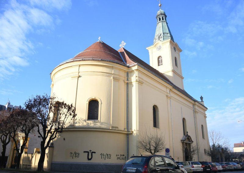 Nema mira niti na Badnjak: Dvije žene se fizički obračunale u crkvi, jednoj zabranjen pristup