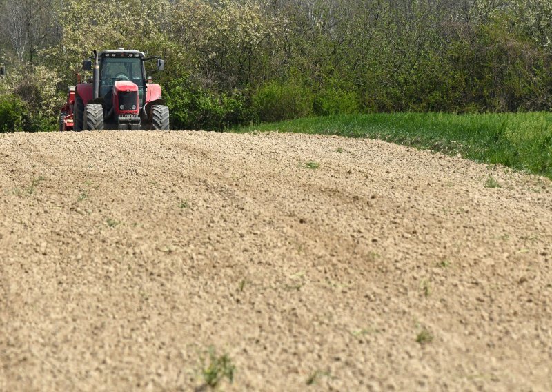 Mijenja se Zakon o poljoprivrednom zemljištu: 'Treba eliminirati lovce na poticaje'