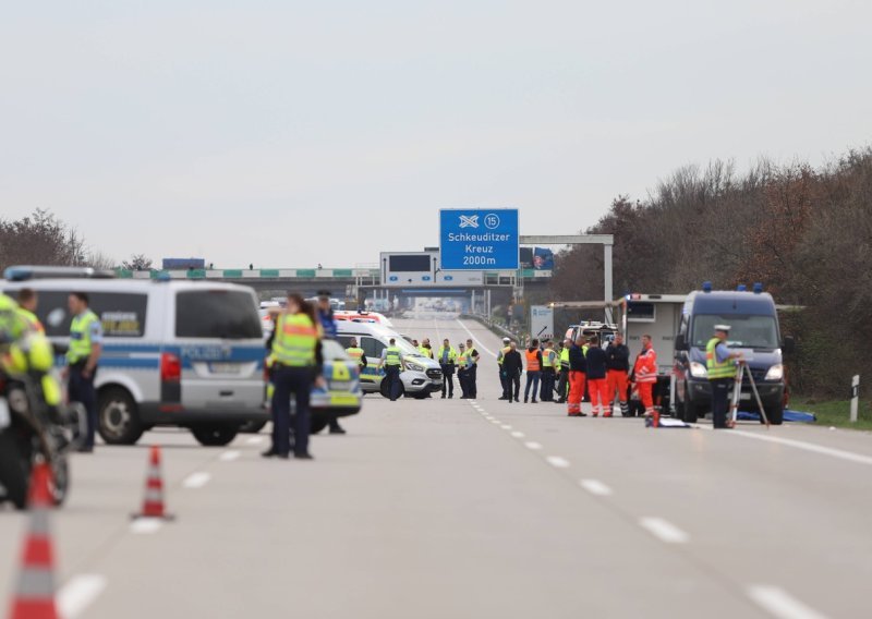 Flixbusov autobus prevrnuo se na autocesti u Njemačkoj, dvije osobe poginule