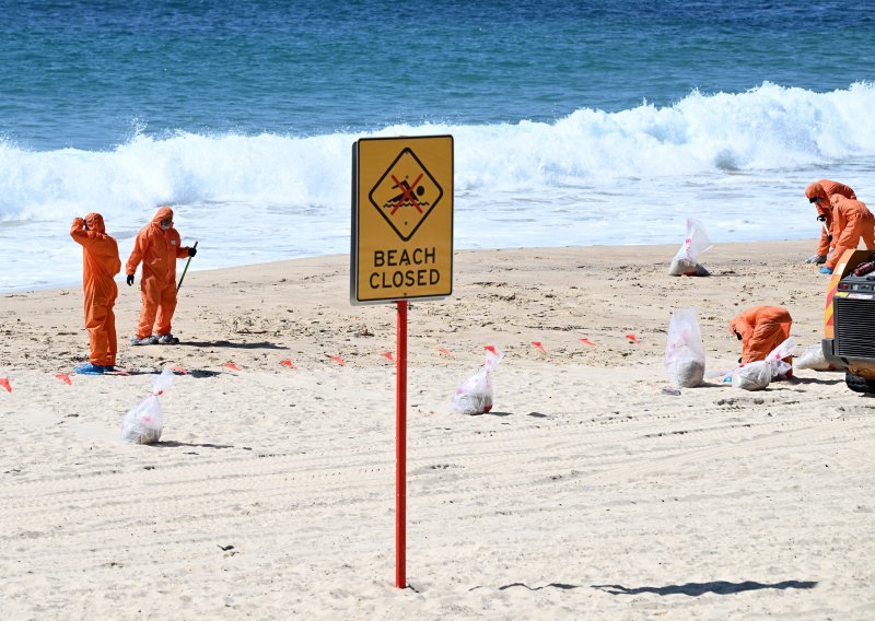 Devet plaža u Sydneyju zatvoreno zbog misterioznih bijelih kuglica