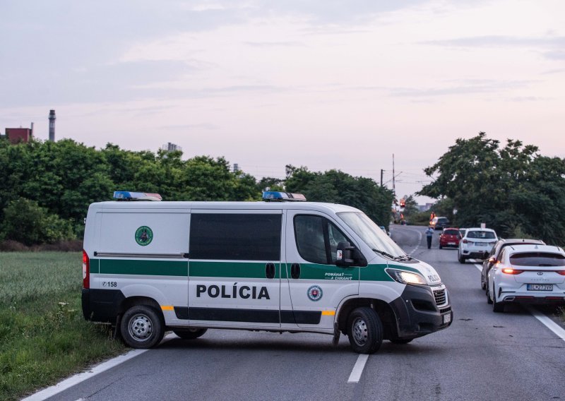 Učenik nožem nasrnuo na kolege, najmanje dvoje ubijenih, napadač uhićen