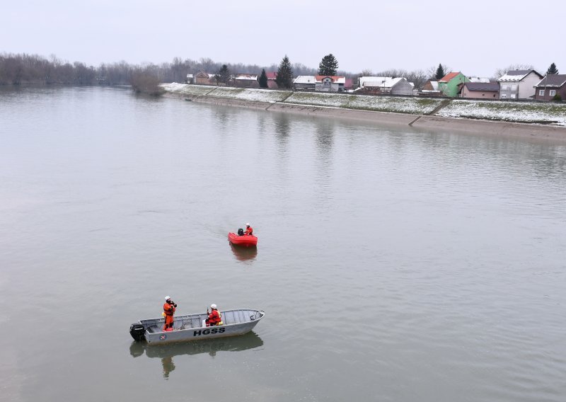 Za djevojčicom u Savi traga 100 osoba, majci mjesec dana istražnog zatvora