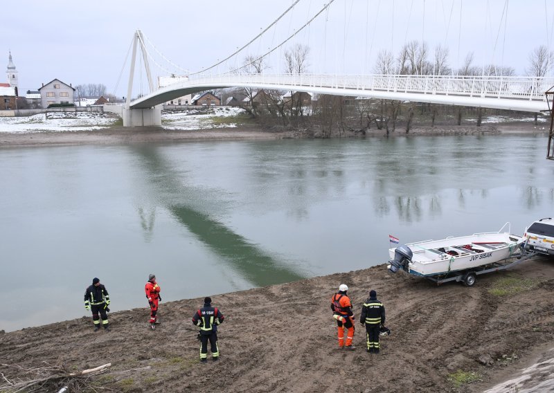 Božinović: Nastavljena potraga za djetetom, nepovoljni uvjeti zbog brzine Save