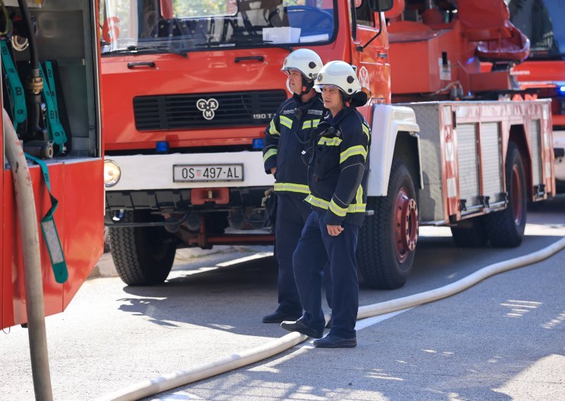 Drama u Sarvašu: Buknuo požar kod vrtića, djecu evakuirala petorica policajaca