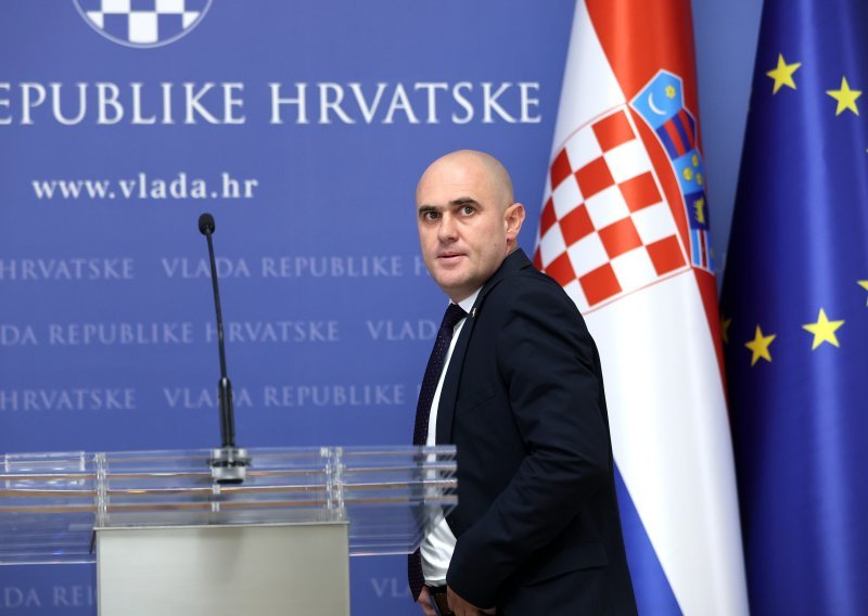 Dabro: 'Vi ne znate što je cajka, a što sevdah, nije to isto. Hoću li sad biti u novinama?'