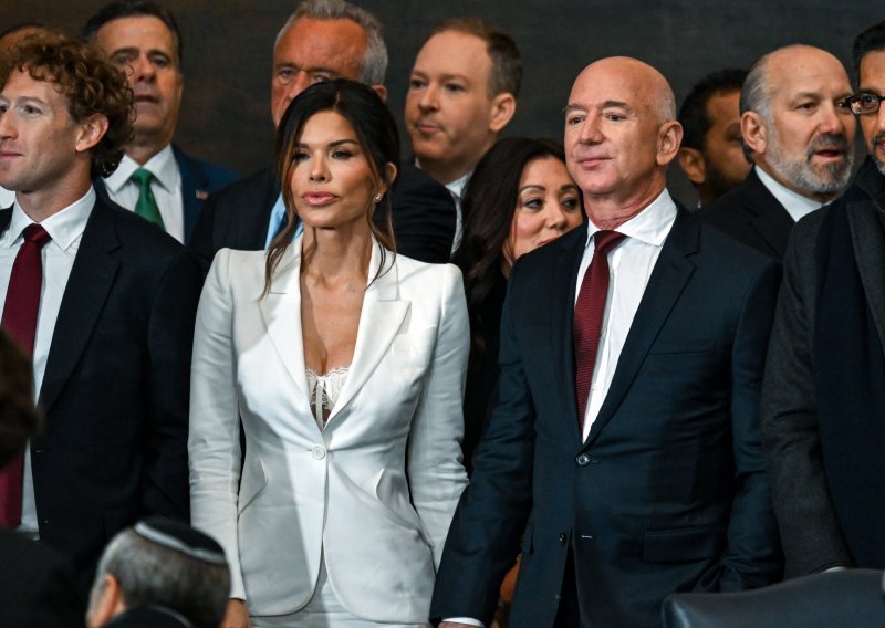 Lauren Sanchez istaknula raskošni dekolte u čipkastom korzetu na inauguraciji