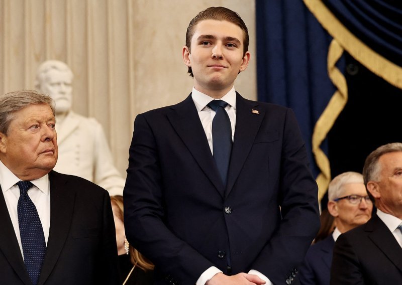 Tajno došaptavanje: Što je Barron Trump rekao Joeu Bidenu?