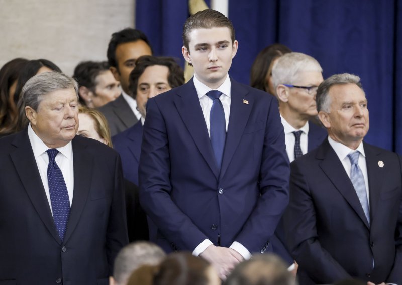 Za glavu je viši od svih: Koliko je zapravo visok Barron Trump?