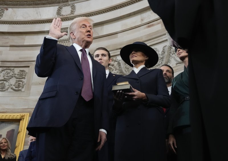 Trump nije stavio ruku na Bibliju, ima li to utjecaja na samu prisegu?