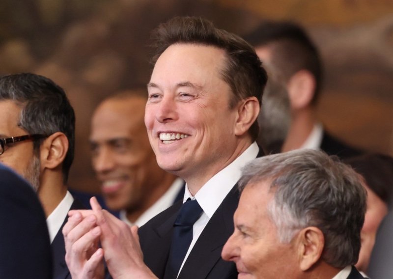 Elon Musk na inauguraciju nije došao sam: Uz njega je bila i misteriozna djevojka