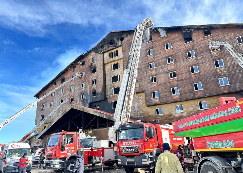 U požaru hotela na skijalištu poginulo čak 66 osoba: Ljudi u panici skakali kroz prozore