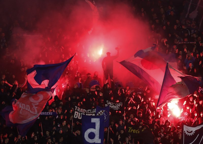 Dinamo će u Londonu bodriti 3000 Boysa. Pogledajte što su napravili u Apple Storeu