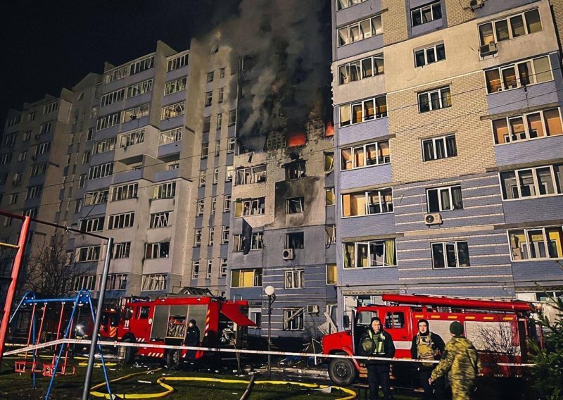 Žestok noćni udar na Kijev: Rusi lansirali salvu dronova, poginulo troje civila