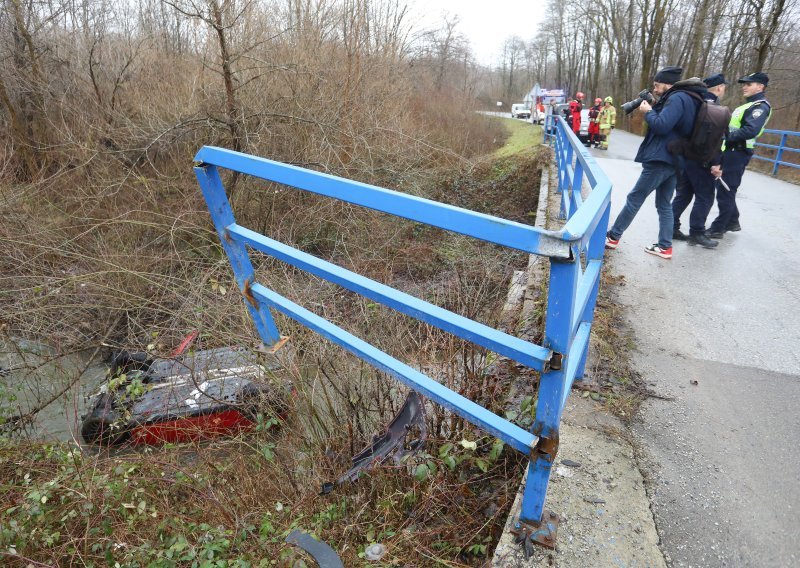 Teška prometna kod Karlovca: Auto sletio s ceste, poginuo muškarac