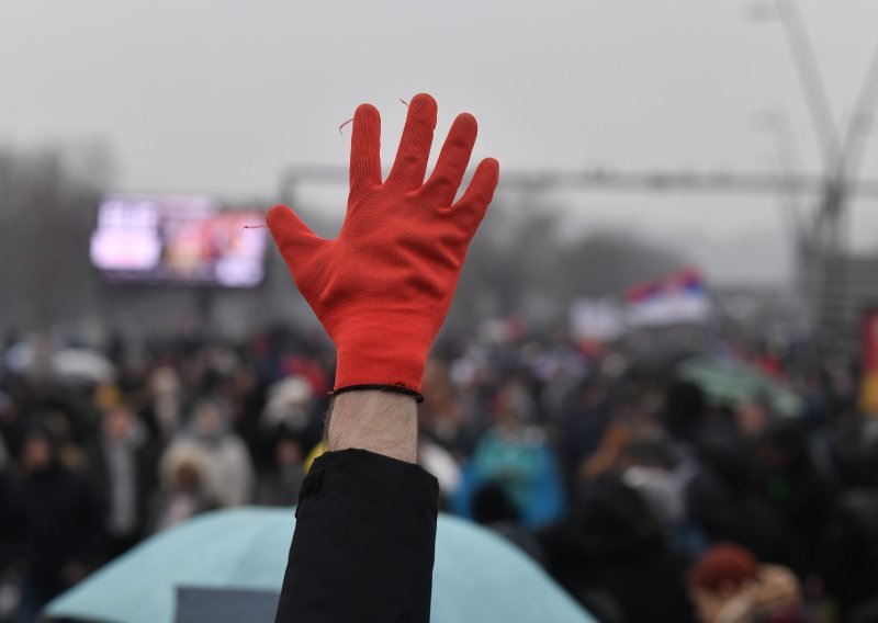 Hrvatski studenti solidarni s kolegama iz Srbije: 'Jedan svijet, jedna borba!'